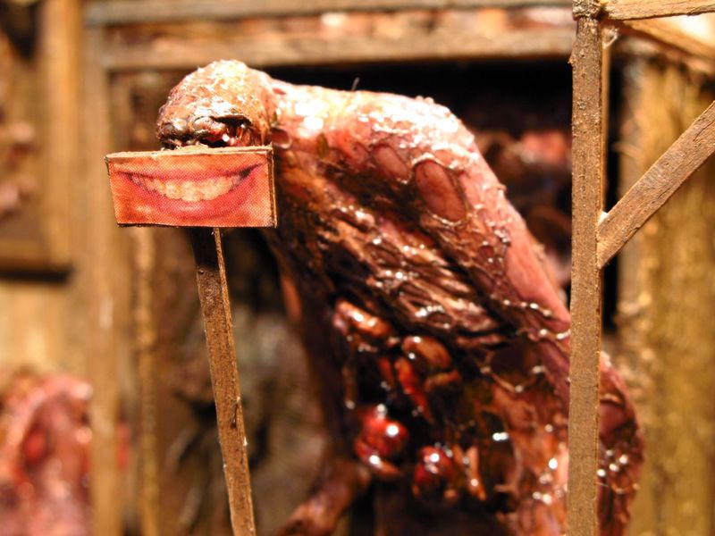 Жуткие диорамы Марка Пауэлла, считающего каннибализм и переваривание плоти изысканными