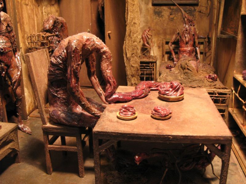 Жуткие диорамы Марка Пауэлла, считающего каннибализм и переваривание плоти изысканными