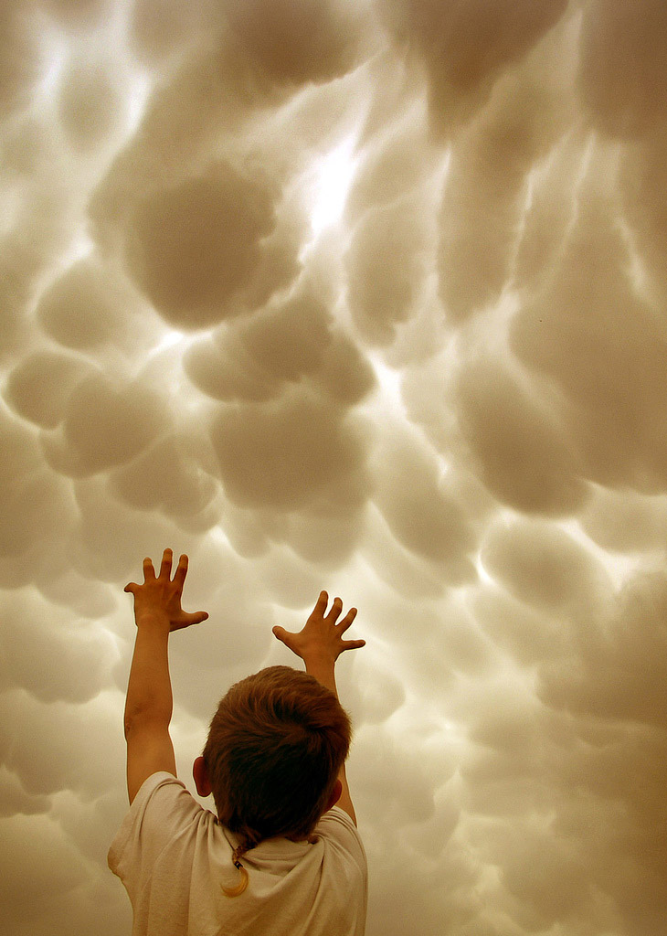 Поразительные облака Mammatus