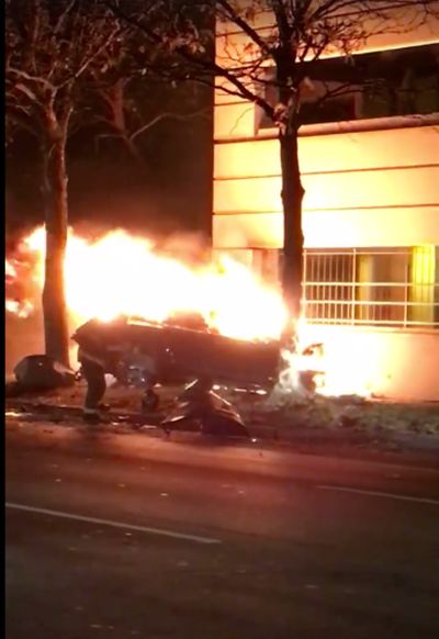 В попавшем в аварию электромобиле Tesla погиб бывший агент ФБР