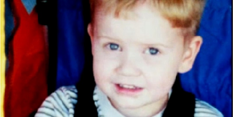 5-летний мальчик едва не погиб, запутавшись в жалюзи