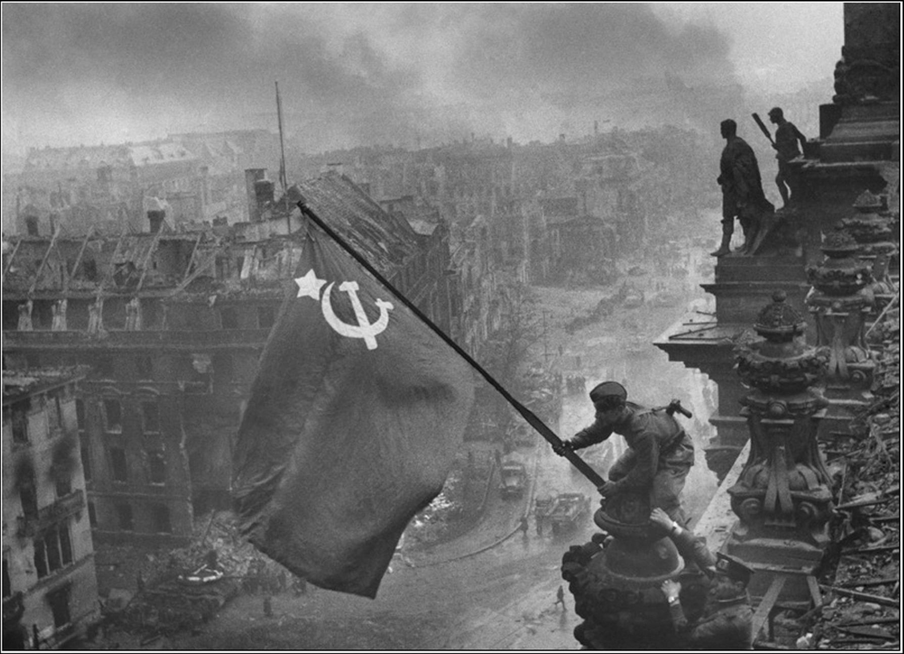 Почему Сталин не захотел принимать парад в 1945 году