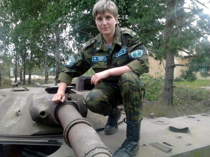 Очаровательные девушки в рядах ВДВ