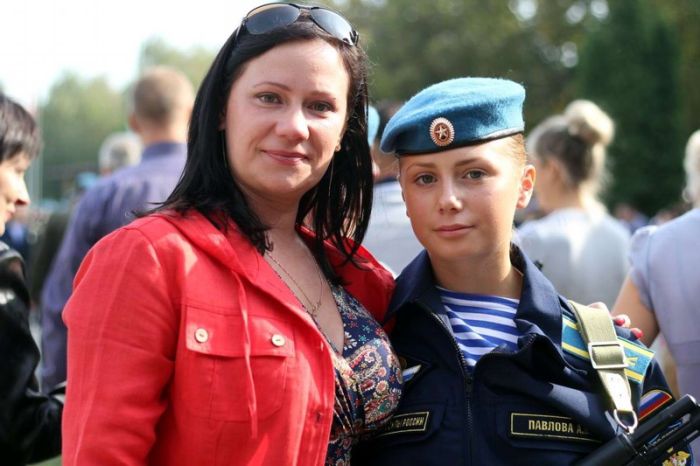Очаровательные девушки в рядах ВДВ