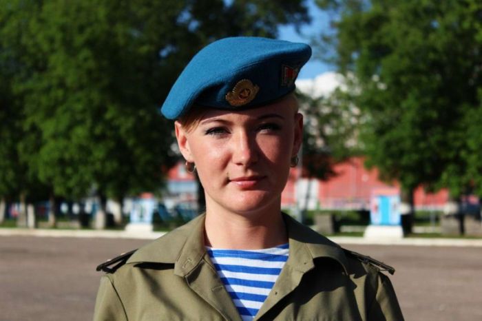 Очаровательные девушки в рядах ВДВ