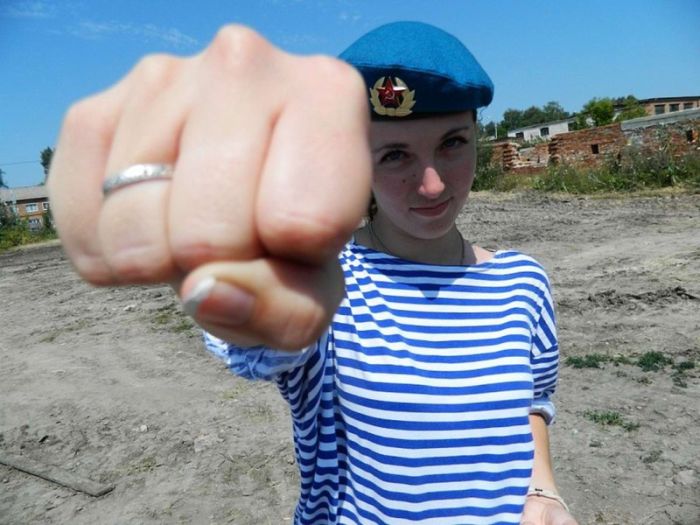 Очаровательные девушки в рядах ВДВ