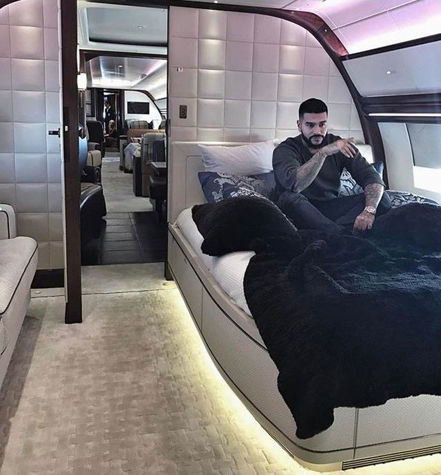 Тимати удалил из своего Instagram фото из самолёта Кадырова