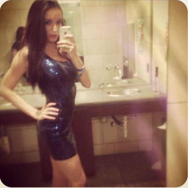 Девушки в обтягивающих платьях (53 фото)