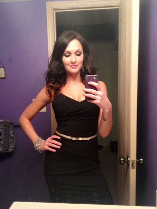 Девушки в обтягивающих платьях (53 фото)