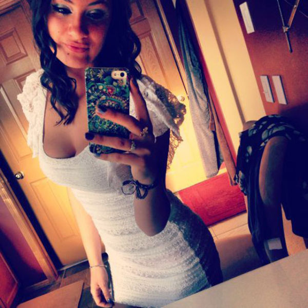 Девушки в обтягивающих платьях (53 фото)