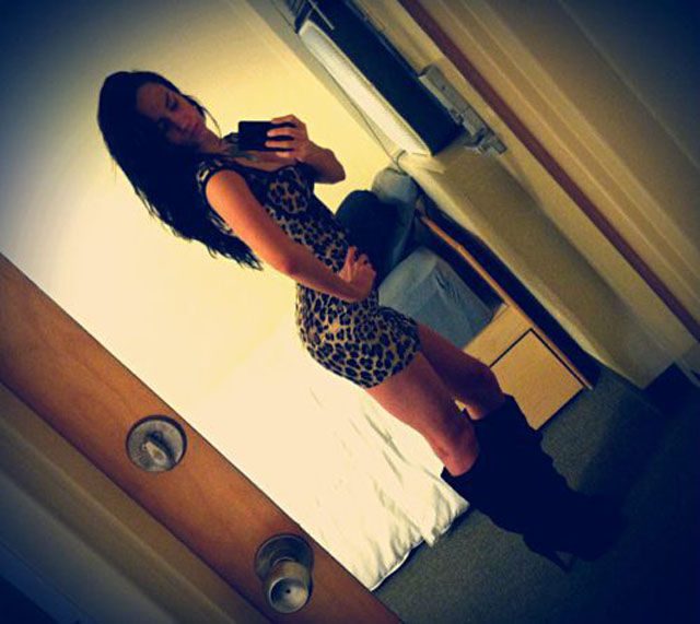 Девушки в обтягивающих платьях (53 фото)