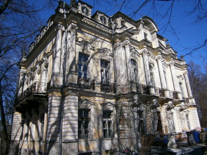 Пропавшие ворота петергофской императорской дачи нашлись на сайте объявлений