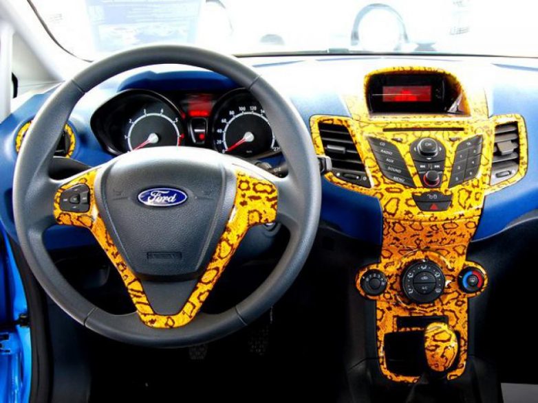 Самый безумный тюнинг приборной панели автомобиля