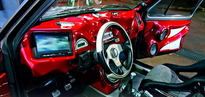 Самый безумный тюнинг приборной панели автомобиля