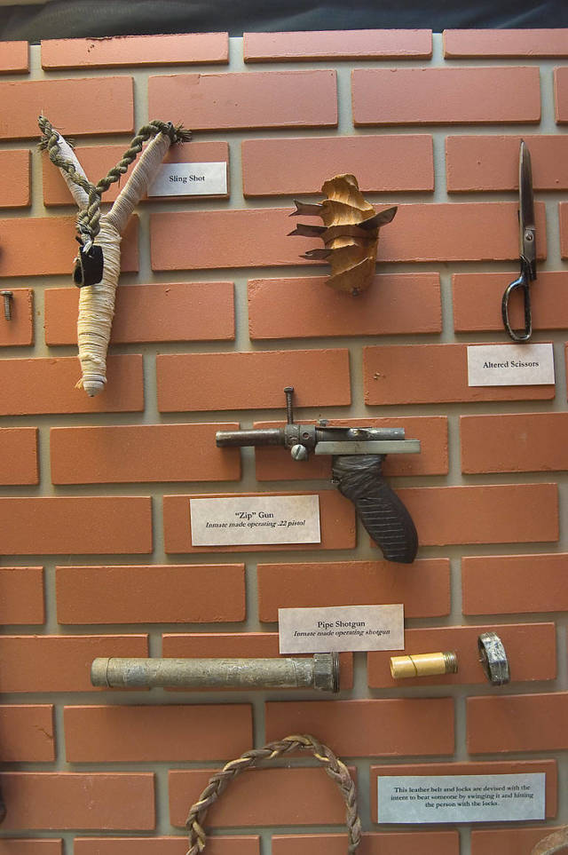 Предметы, изъятые в тюрьмах