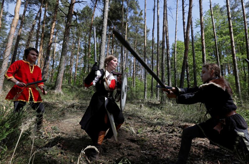 Фанаты 'World of Warcraft' перенесли игру в реальность, собравшись в чешском лесу