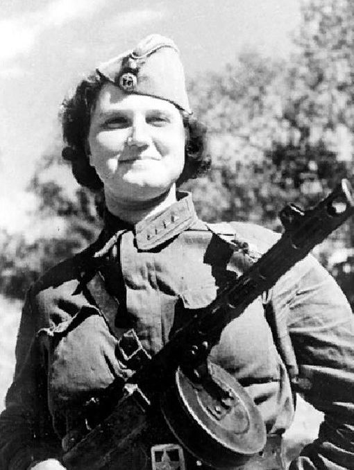 Очаровательные улыбки женщин-военнослужащих Красной армии