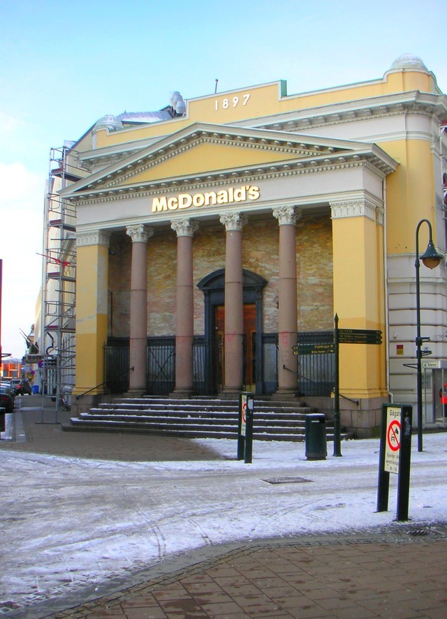 15 самых удивительных ресторанов «Макдоналдс» 15 самых удивительных ресторанов «Макдоналдс»