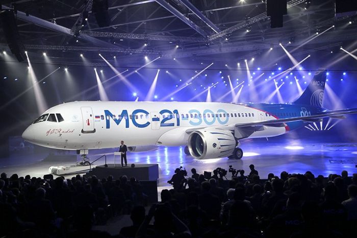 В Иркутске представили новейший отечественный пассажирский самолет МС-21