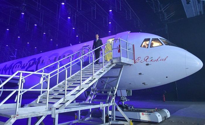 В Иркутске представили новейший отечественный пассажирский самолет МС-21