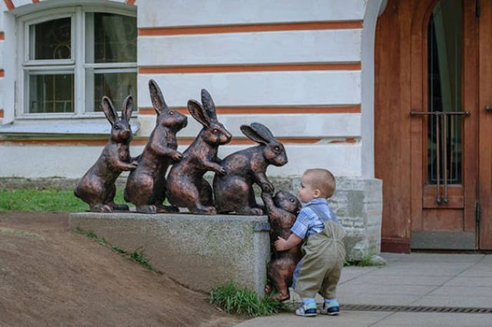 Прикольные фото со статуями