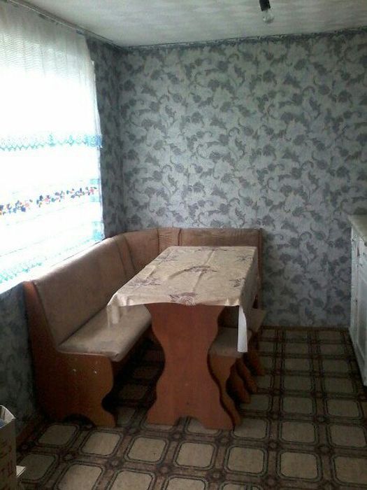 В Казахстане неизвестные меценаты купили дом многодетной семье погорельцев