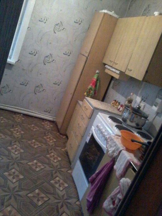 В Казахстане неизвестные меценаты купили дом многодетной семье погорельцев