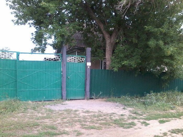 В Казахстане неизвестные меценаты купили дом многодетной семье погорельцев
