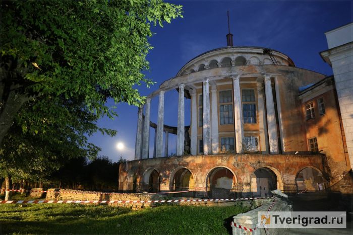 В Твери частично обрушилось здание Речного вокзала