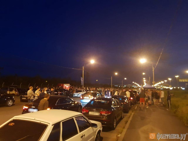 Полиция Санкт-Петербурга устроила облаву на стритрейсеров Полиция Санкт-Петербурга устроила облаву на стритрейсеров