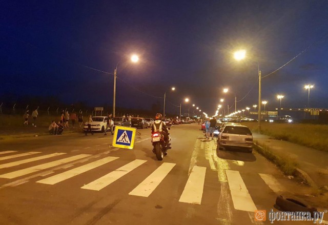 Полиция Санкт-Петербурга устроила облаву на стритрейсеров Полиция Санкт-Петербурга устроила облаву на стритрейсеров
