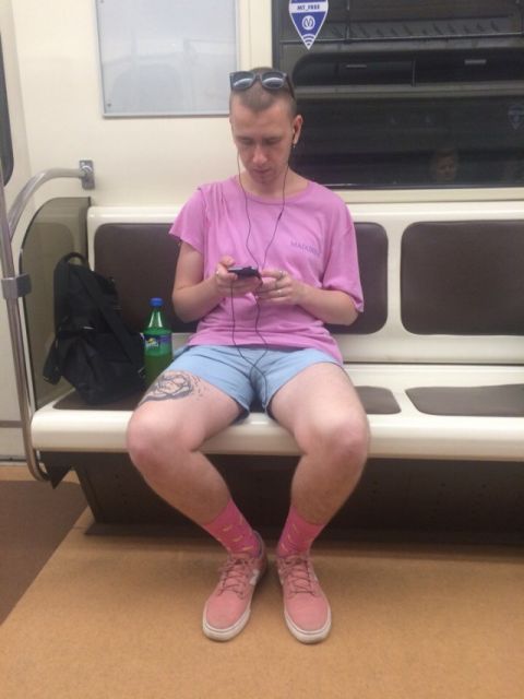 Модники и модницы в метро
