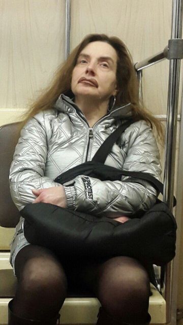 Модники и модницы в метро