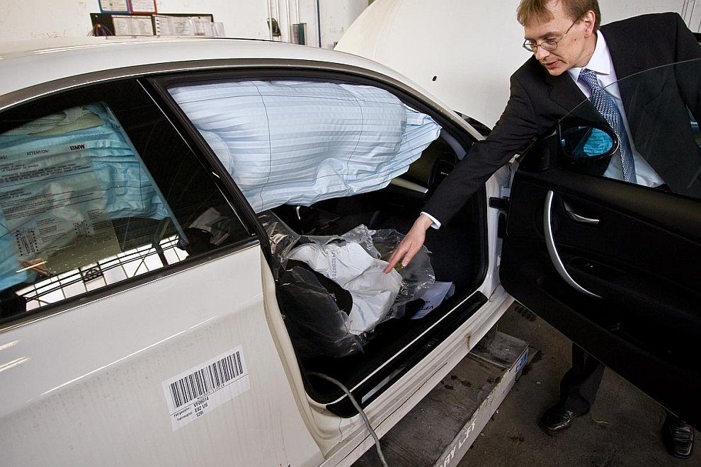 Утилизация автомобилей BMW (17 фото)