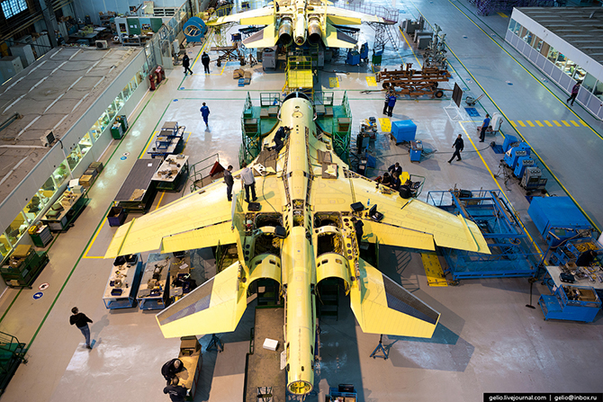 Производство фронтового бомбардировщика Су-34
