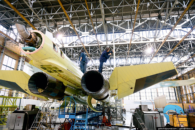 Производство фронтового бомбардировщика Су-34