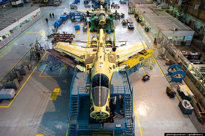 Производство фронтового бомбардировщика Су-34