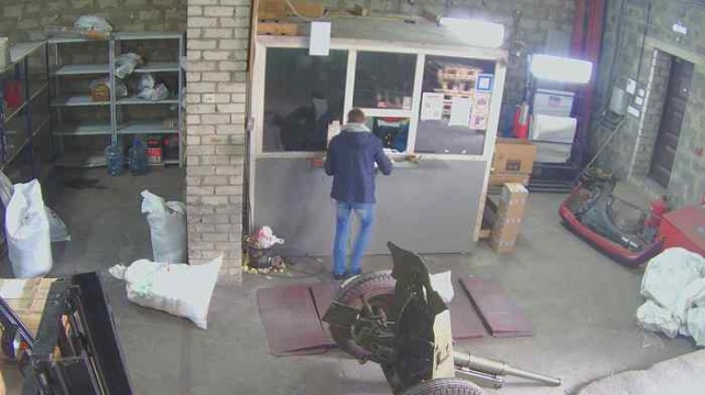 Необычный груз в терминале транспортной компании