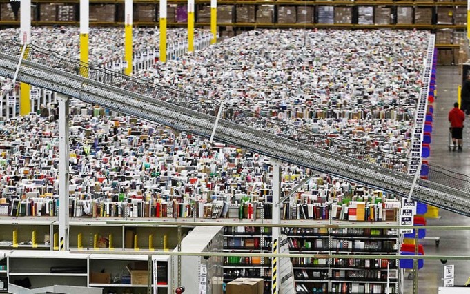 Внутри склада Amazon