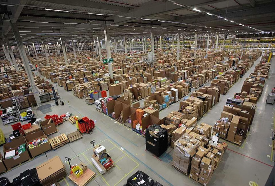 Внутри склада Amazon
