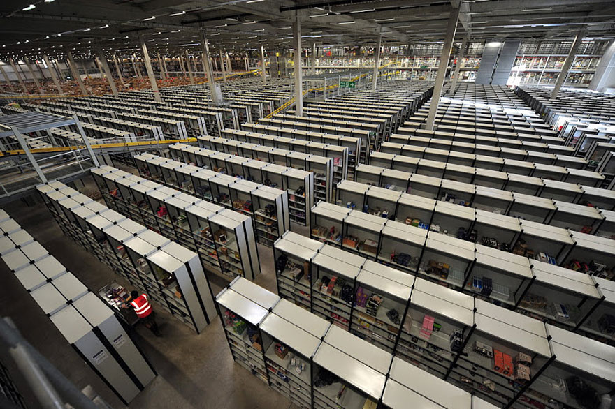 Внутри склада Amazon