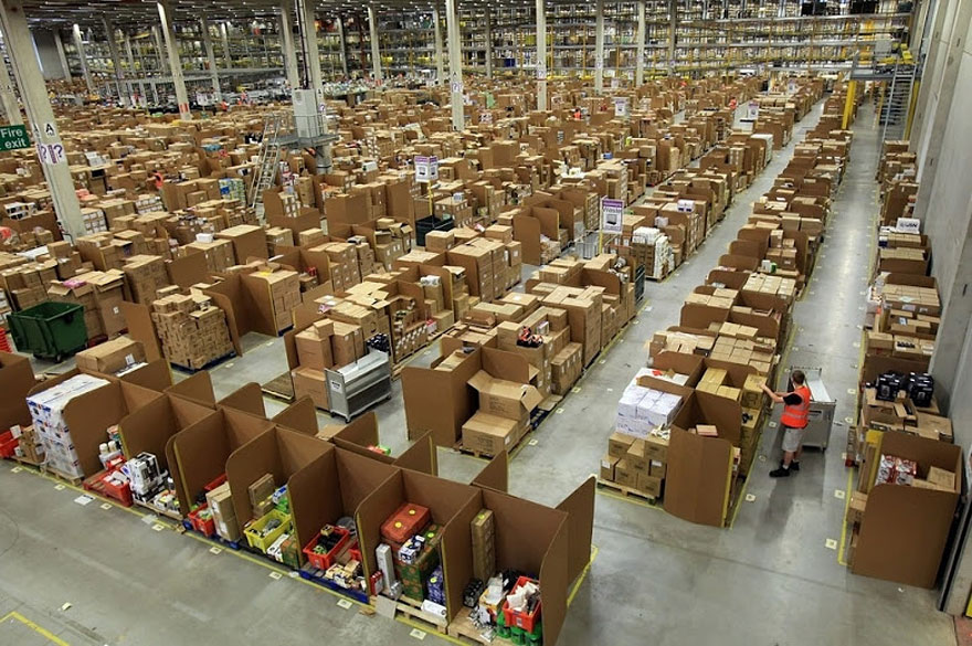 Внутри склада Amazon