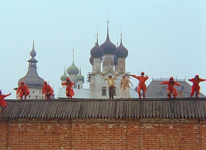 Стена из кинофильма «Иван Васильевич меняет профессию»