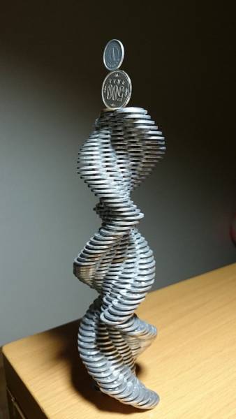 Невероятные фигуры из монет
