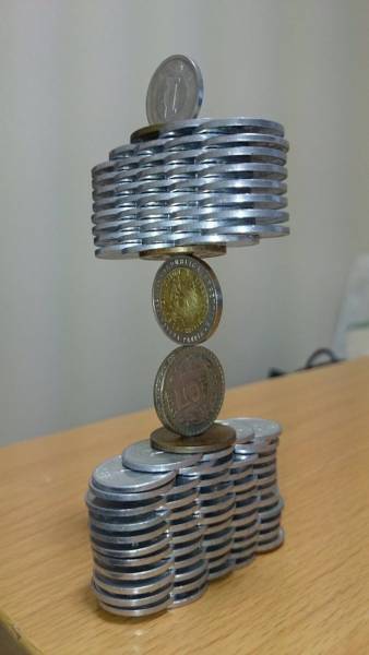 Невероятные фигуры из монет