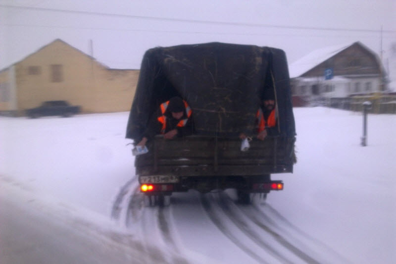 Странные персонажи на дорогах