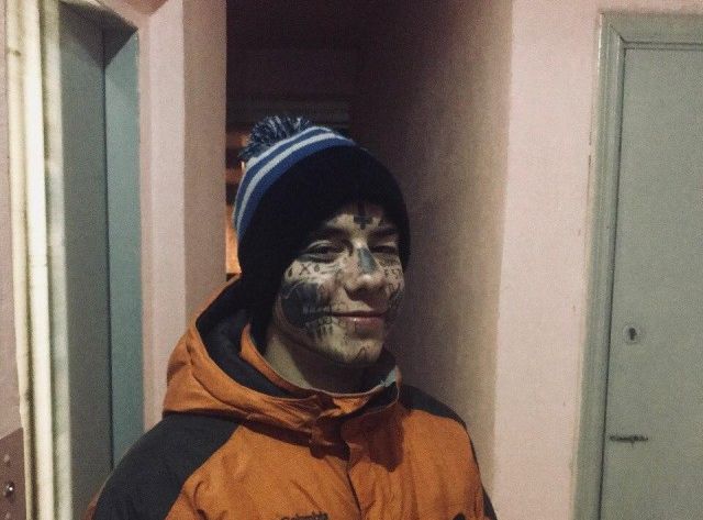 Белгородский фрик, который сам набивает себе татуировки