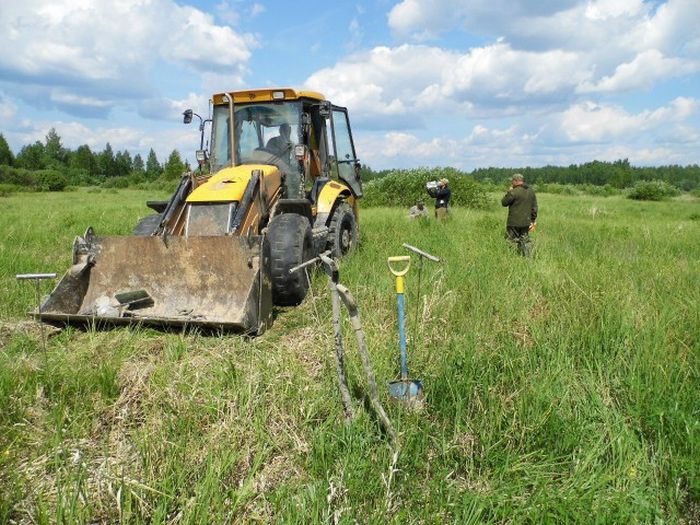 Раскопки немецкого блиндажа в Ленинградской области