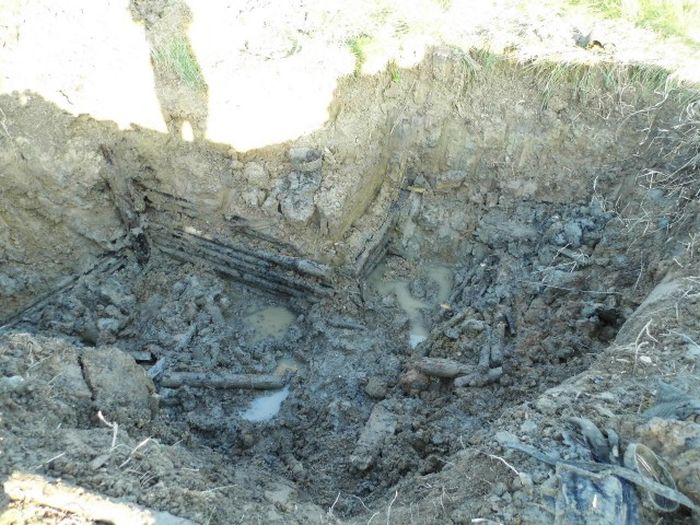 Раскопки немецкого блиндажа в Ленинградской области