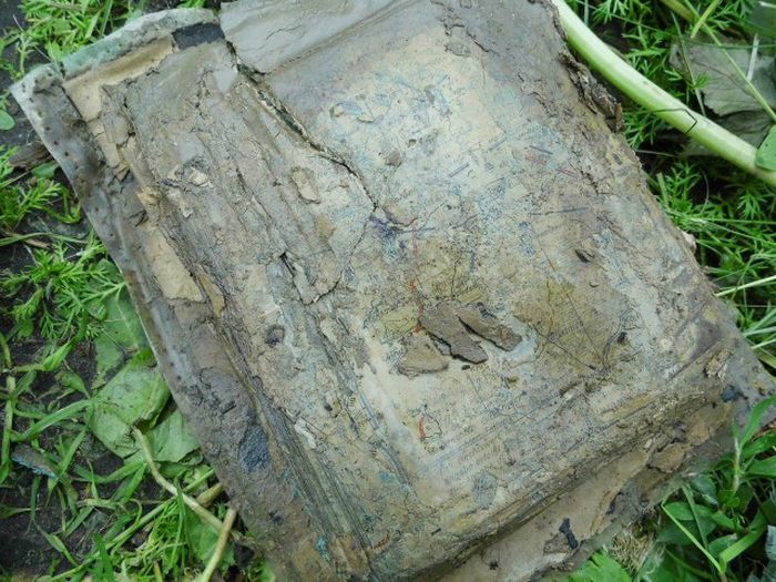 Раскопки немецкого блиндажа в Ленинградской области